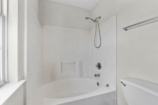 Building Photo - 109 Summer Vale Dr