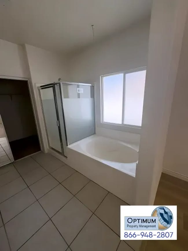 Building Photo - Spacious 4-Bedroom 2-Bathroom Home with Fireplace & Large Backyard