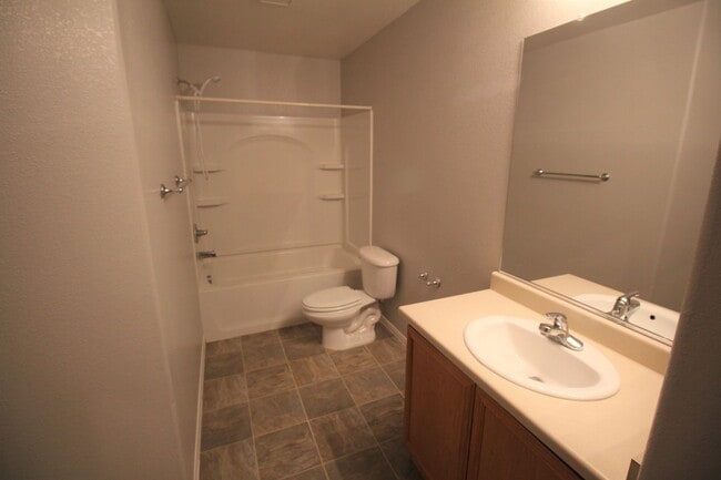 Building Photo - Fantastic 3bed/2.5 bath in Southwest ready for immediate move-in! Make the Move for Less: $500 Of...