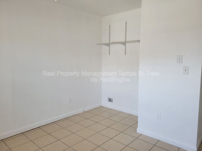 Building Photo - 4903 Myrtle Oak Dr