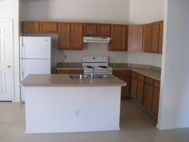 Building Photo - 3425 W Hidalgo Ave