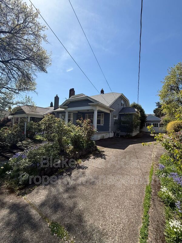 Building Photo - 2825 NE 27th Ave