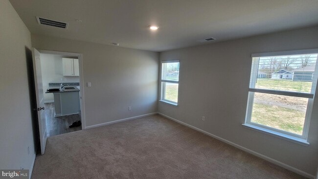 Building Photo - 102 Sycamore Ln