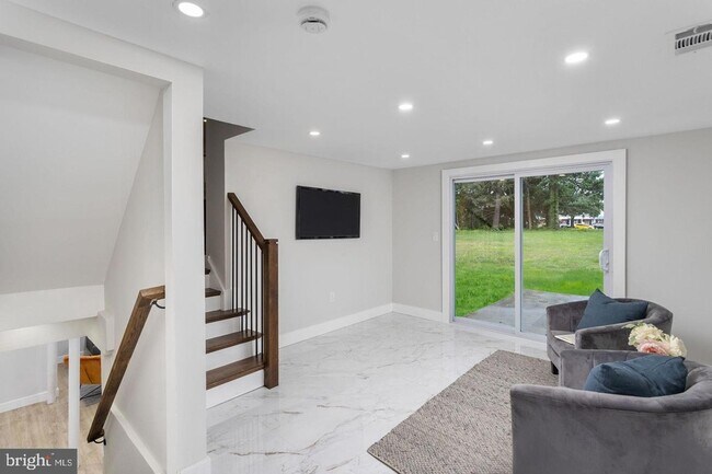 Building Photo - 6 Ryan Rd