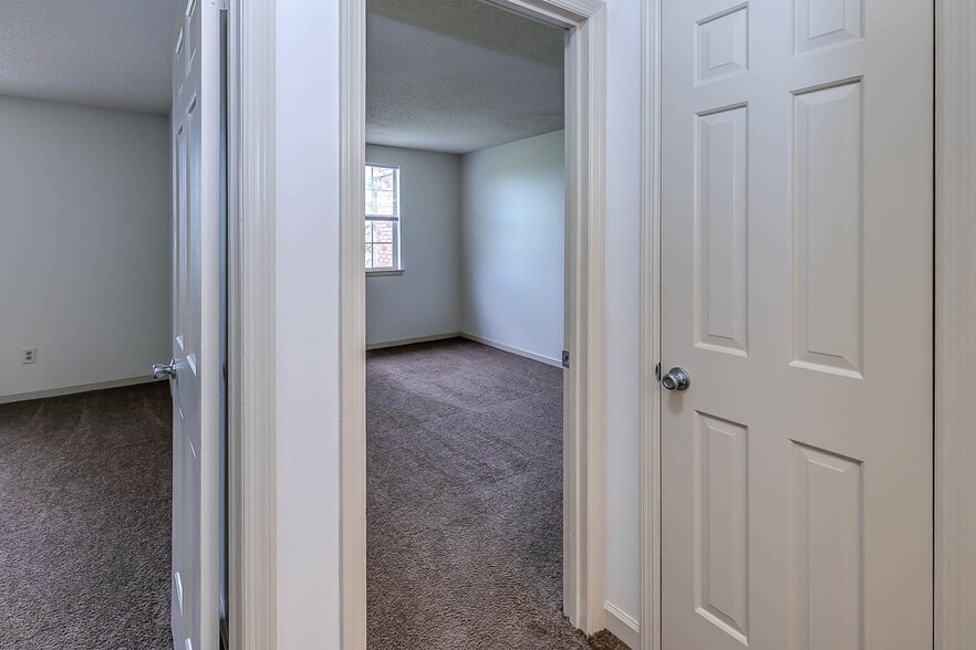 Building Photo - 1301 Neelys Bend Rd