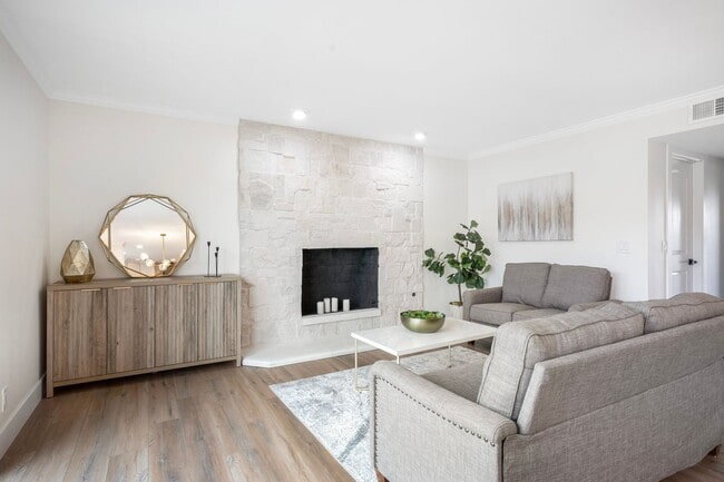 Building Photo - Executive Style Living ....
