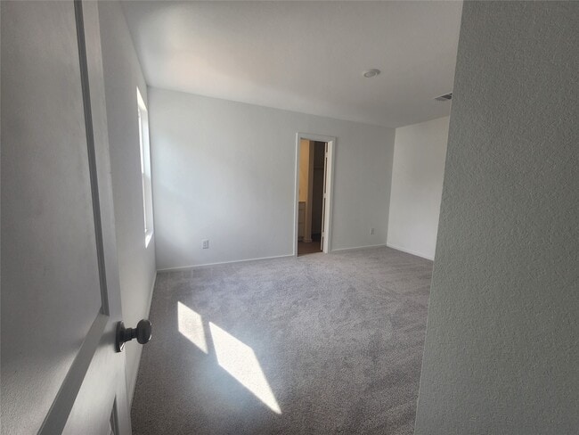 Building Photo - 906 Pertuso Ln