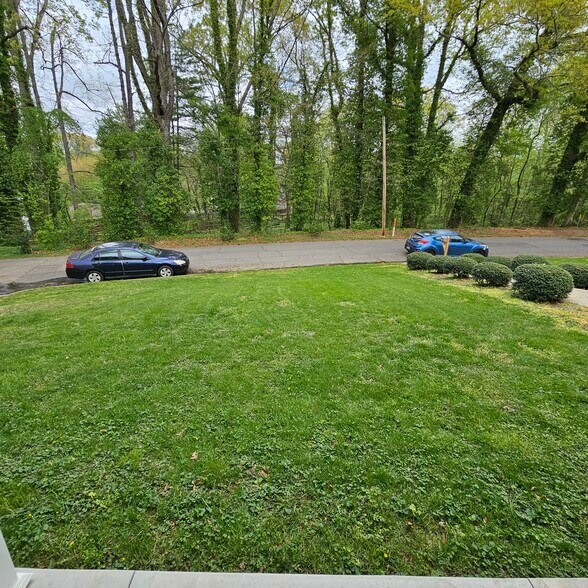 Building Photo - 548 Greenway Dr