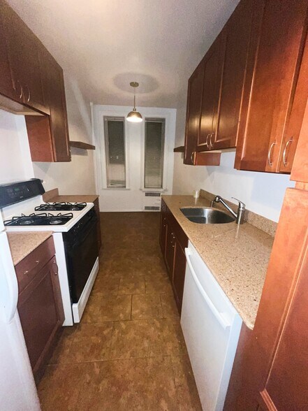 Galley Kitchen - 7119 Shore Rd