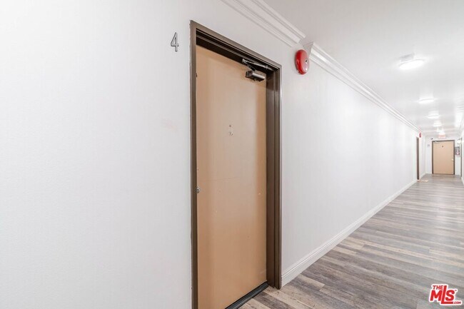 Building Photo - 10900 Blix St