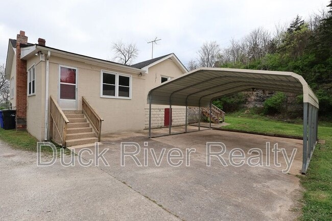 Building Photo - 504 W 6th St