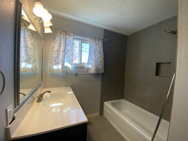 Building Photo - 989 Hobson St