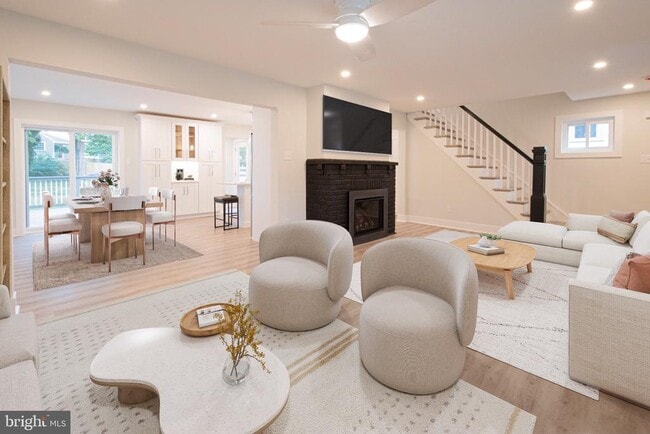 Building Photo - 21 Manor Rd