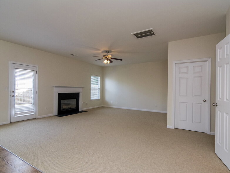 Building Photo - 4215 Pointe Vecchio Cir