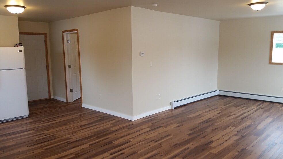 Living - 241 S Healy Ave