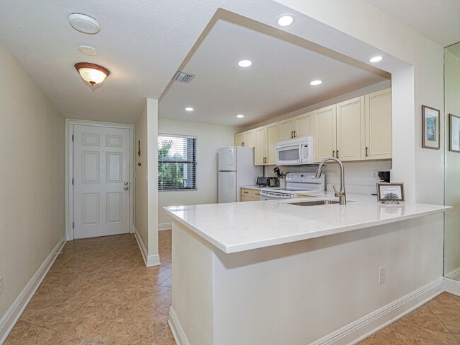 Building Photo - 4200 N Hwy A1A