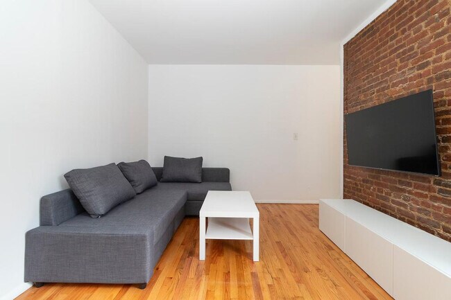 Building Photo - 306-318-318 E 96th St