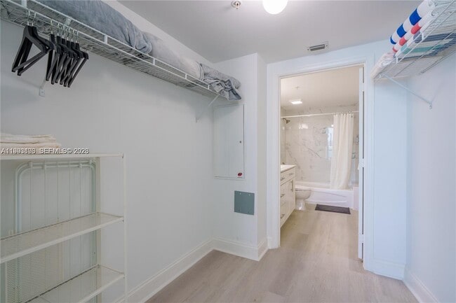 Building Photo - 1750 N Bayshore Dr