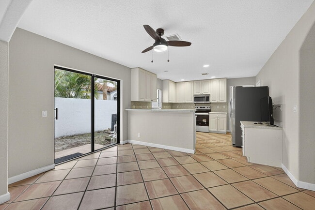 Building Photo - 131 Island Way