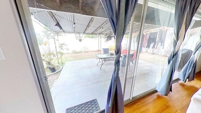 Building Photo - WALK TO SDSU! 5 bed 2 bath House w/ A/C