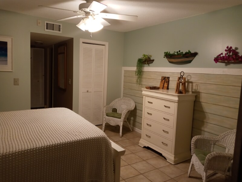 Building Photo - 1516 S Lakeside Dr