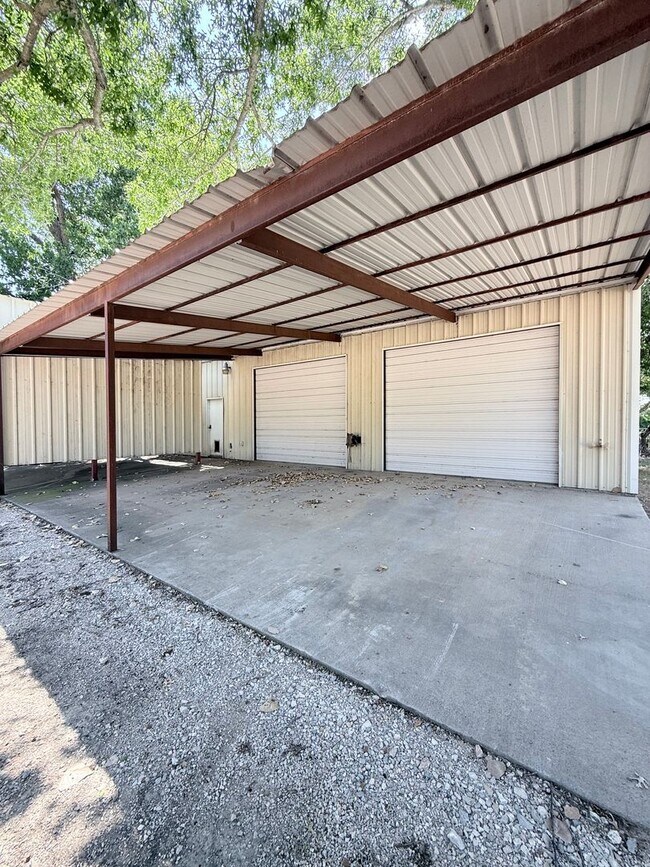 Building Photo - Hard to find Weatherford, TX rental with l...