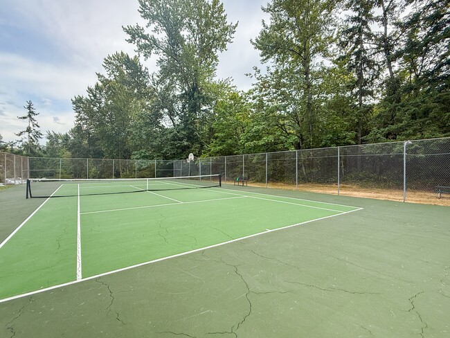 Building Photo - 4717 W Lake Sammamish Pkwy SE