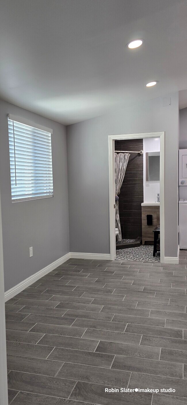 Building Photo - 4159 La Salle Ave