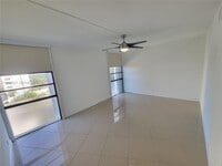 Building Photo - 3301 N Country Club Dr