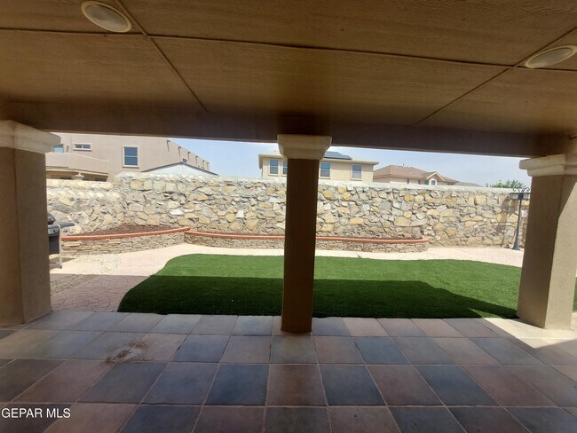 Building Photo - 14021 Highweed Dr