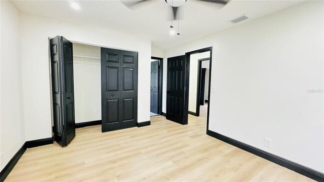 Building Photo - 7017 S Sandhurst Dr