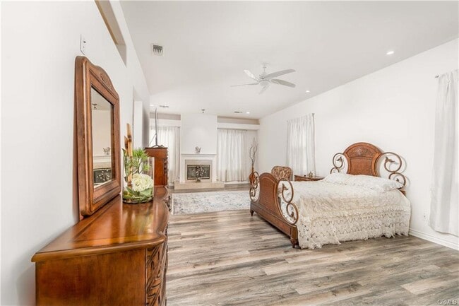 Building Photo - 5206 Topeka Dr