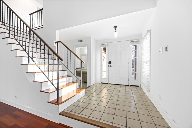 Building Photo - 120 White Birch Ln