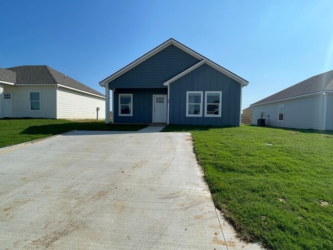 Primary Photo - Beautiful 2/1 home in convenient location