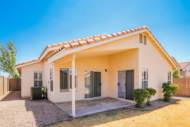 Building Photo - 4102 W Cactus Rd