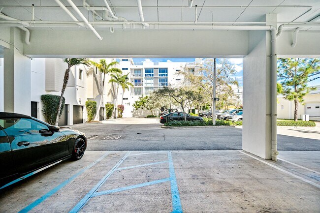 Building Photo - Monthly rental for Season , ( min 4 months)