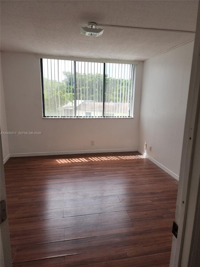 Building Photo - 4222 Inverrary Blvd