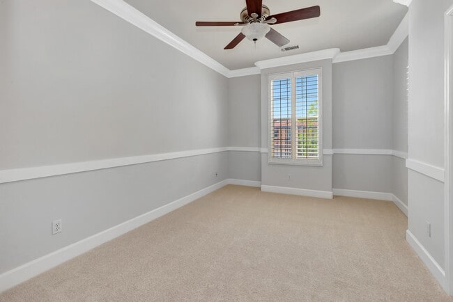 Building Photo - 132 Spring Valley