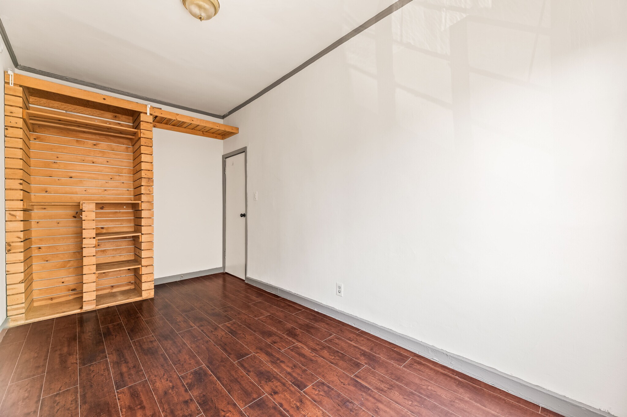 Building Photo - 2814 Ellendale Pl