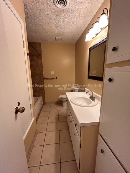 Building Photo - 3305 Grinnell Ave
