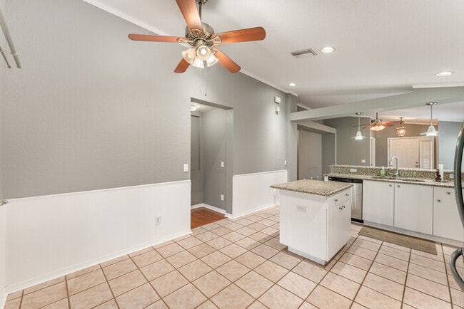 Building Photo - Home For Rent in Rivercrest!