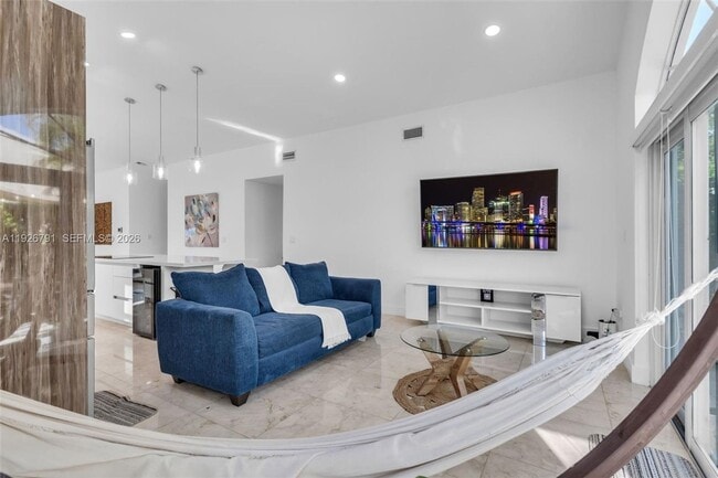 Building Photo - 15241 Wilshire Ct