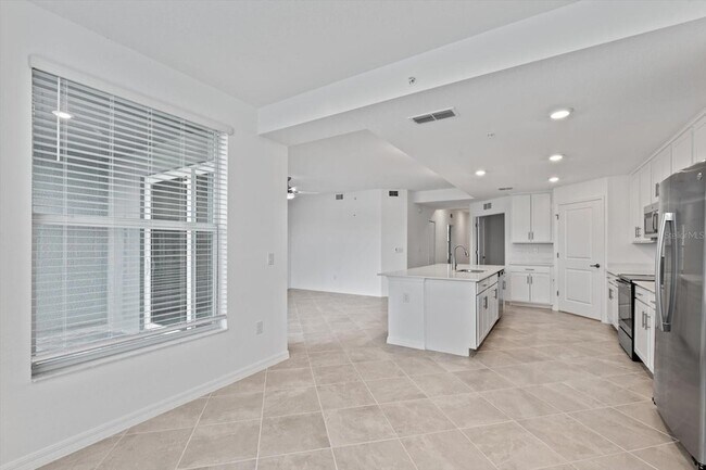 Building Photo - 12440 Wellen Golf St