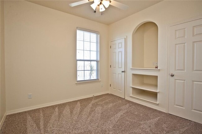 Building Photo - 3004 SW Camden Dr