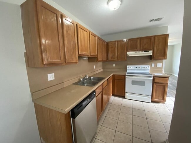 Building Photo - 2807 Cantabrian Dr