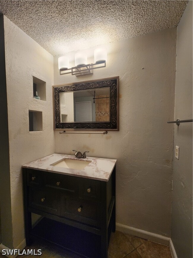 Building Photo - 4619 Chippendale Dr