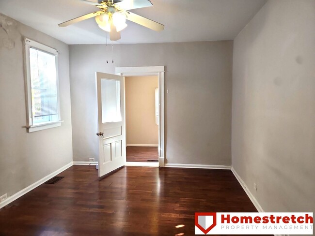 Building Photo - This wonderful home features 3 bedrooms an...