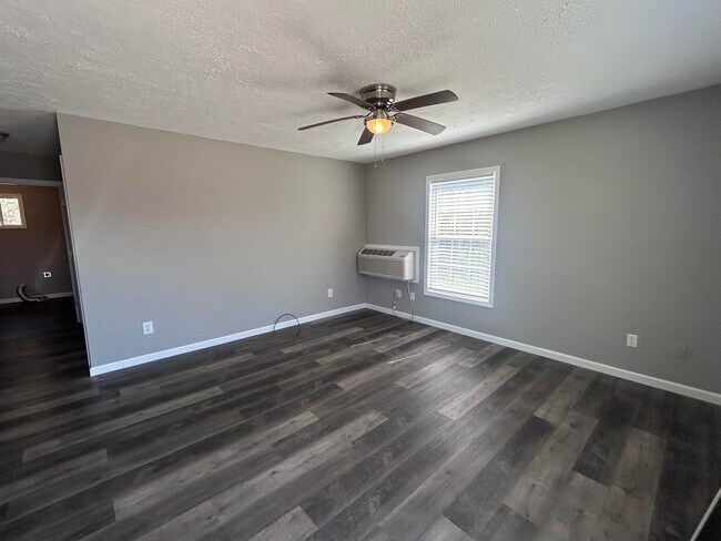 Building Photo - 108 Scott Dr