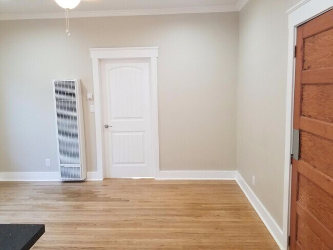 Building Photo - 3119 Fifth Ave