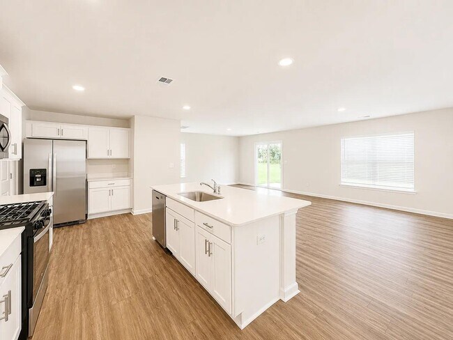 Building Photo - 225 Deskin Ln
